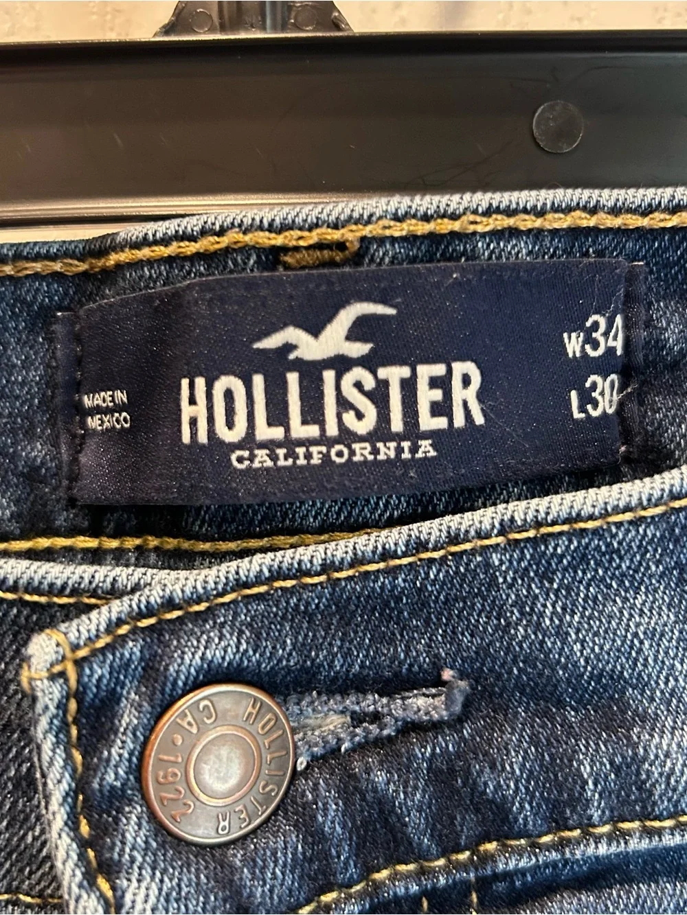 Hollister Epic Flex Men’s Slim Straight Size 34x30 Medium/Dark Wash Denim Jeans